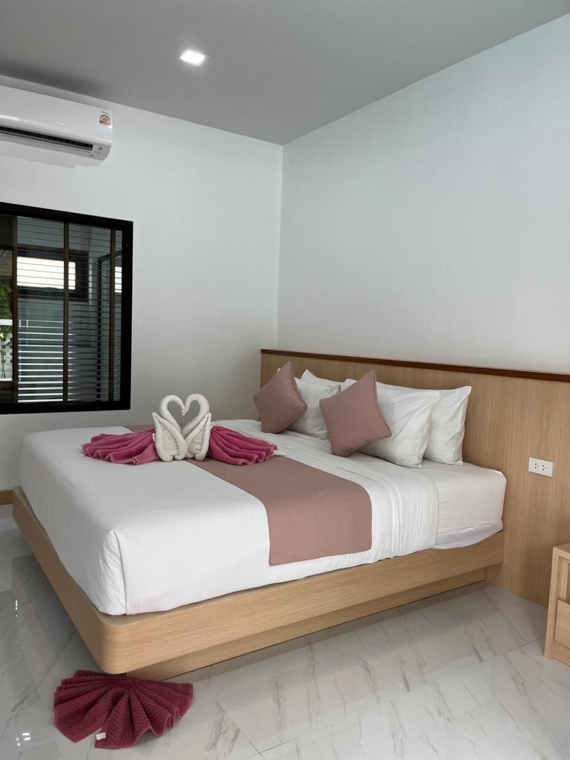 Pinky & - Sha Extra Ko Lanta