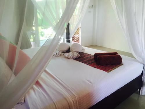 Pinky & - Sha Extra 4* Ko Lanta