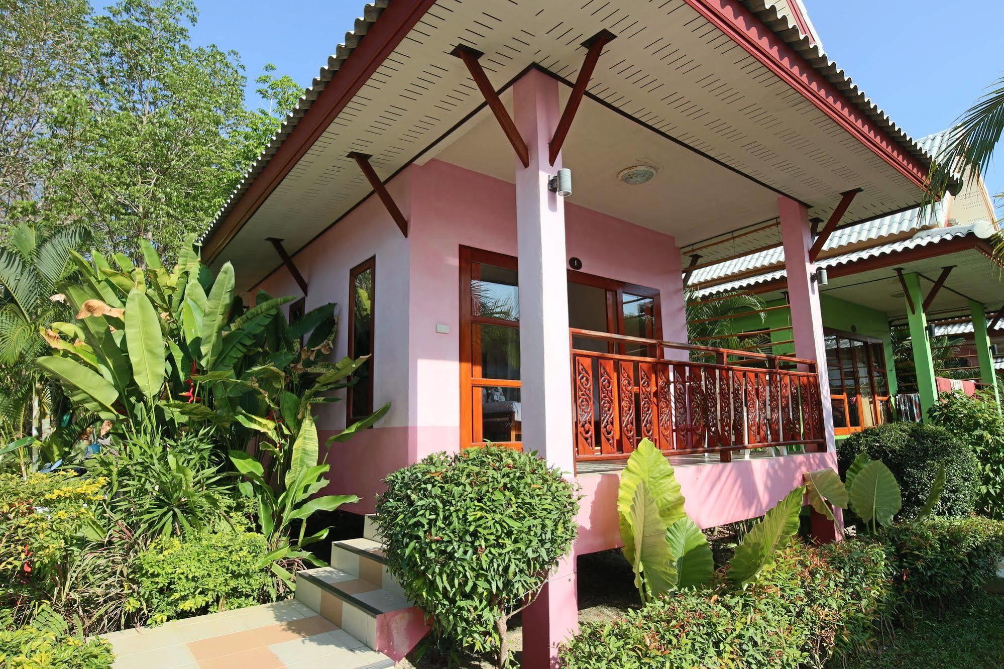Pinky & - Sha Extra Hotel Ko Lanta